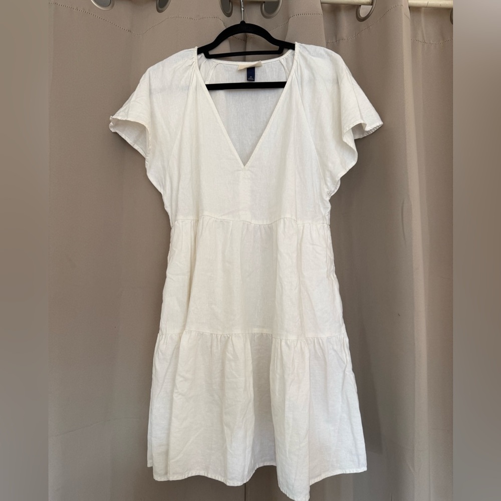Universal Thread White V-Neck Tiered Midi Dress with Flutter Sleeves and Pockets